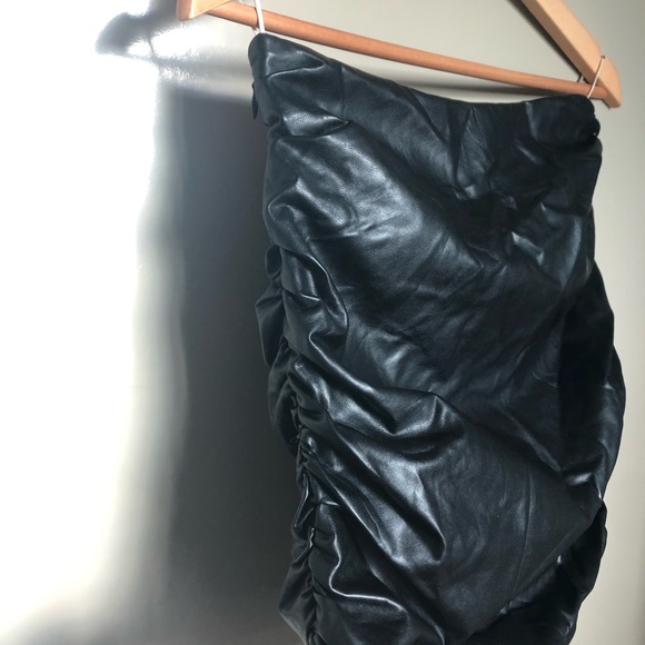ARITZIA WILFRED Harlequin vegan leather ruched skirt, SZ 8 (fits like a 6) - Picture 3 of 6